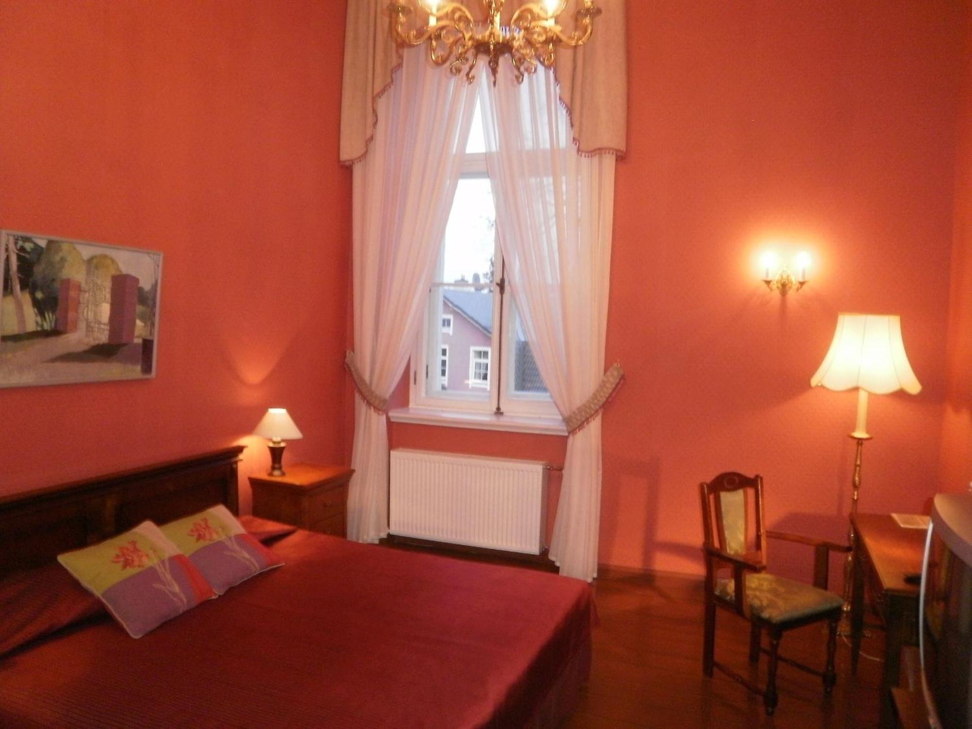 Birinu Pils Hotel *