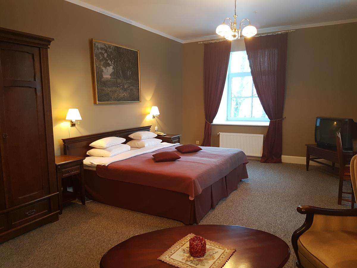 Birinu Pils Hotel Birini